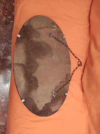 Espejo ovalado con cadena