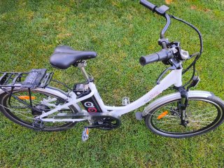 Bicicleta Eléctrica Blanca