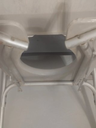 Silla de baño con ruedas