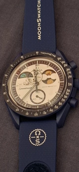Reloj Mission to Earthphase Moonshine Gold