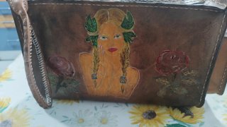 Neceser de viaje de cuero con diseño