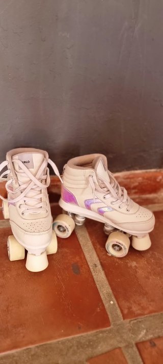 Patines Talla 37 Blanca, pagamos 60 en Decatlon