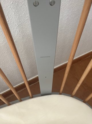 Cuna ovalada de madera y gris