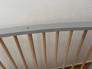 Cuna ovalada de madera y gris