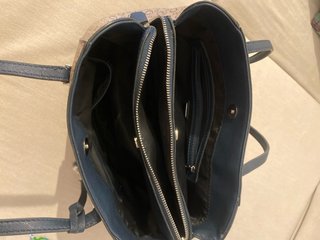 Bolso Guess con desperfectos
