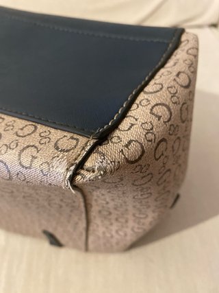 Bolso Guess con desperfectos
