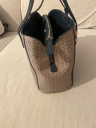 Bolso Guess con desperfectos