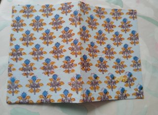 Libreta forrada con diseño floral
