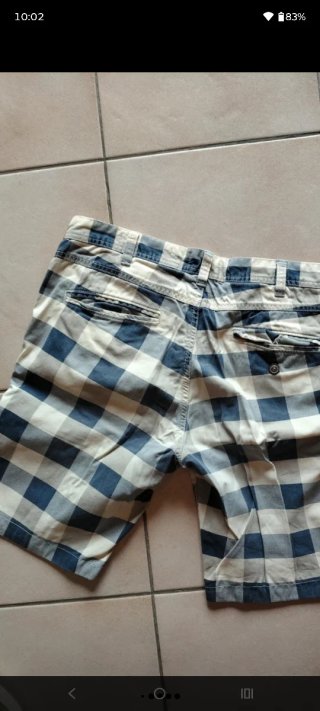 Bermuda uomo a quadri bianchi e blu
