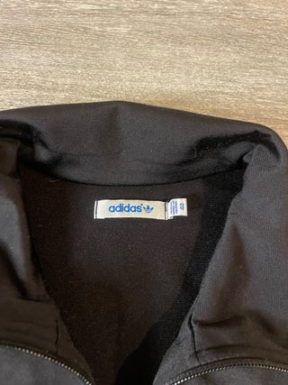 Chaqueta Adidas Firebird Negra y Dorada