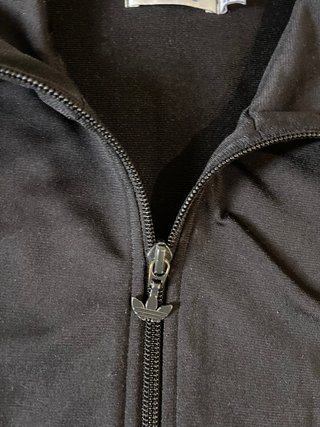 Chaqueta Adidas Firebird Negra y Dorada