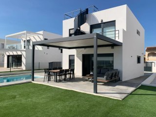 Casa con piscina a 350m de la playa
