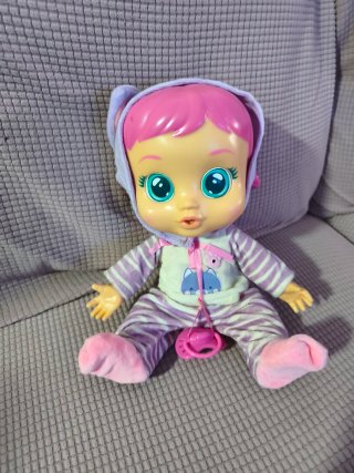 Muñeca Cry Babies con pijama