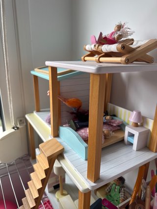 Casita de muñecas de madera