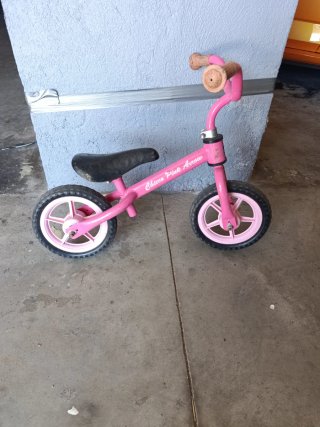 Bicicleta de iniciación rosa