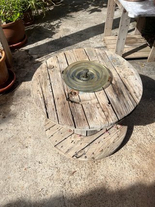 Mesa de jardín de madera y cristal