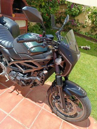 Asiento Suzuki SV650 y cúpula café race