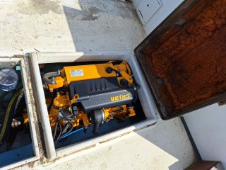 Barco Laut 7.25m con motor nuevo