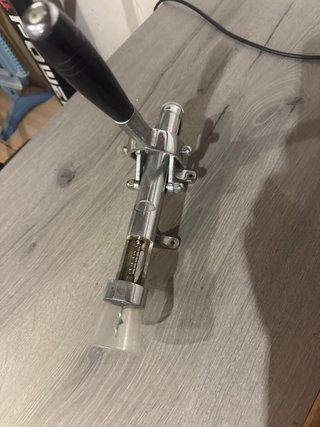 Descorchador de pared metálico