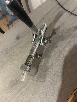 Descorchador de pared metálico