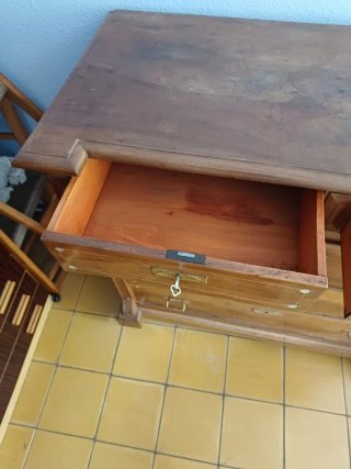 Cómoda estilo alfonsino madera maciza