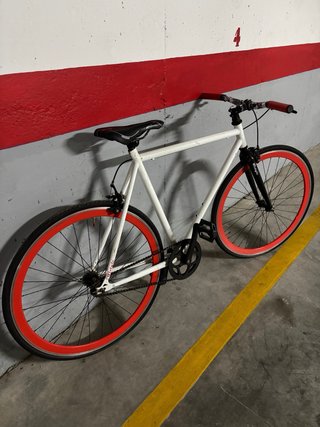 Bicicleta Fixie Blanca Ruedas Rojas