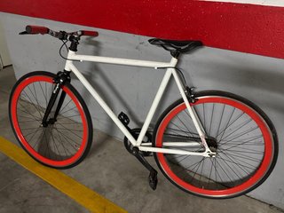 Bicicleta Fixie Blanca Ruedas Rojas
