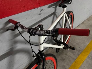 Bicicleta Fixie Blanca Ruedas Rojas