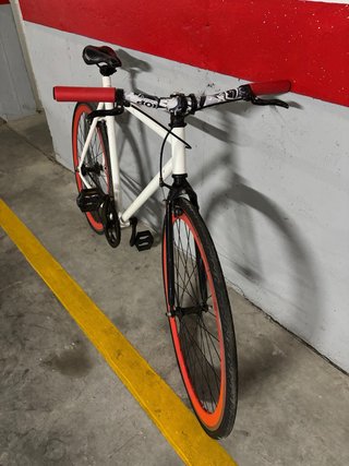 Bicicleta Fixie Blanca Ruedas Rojas