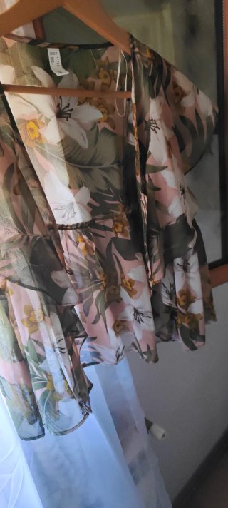 Blusa floral rosa y verde