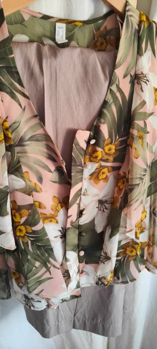 Blusa floral rosa y verde