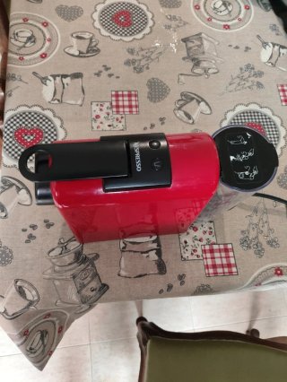 Cafetera Nespresso Essenza Mini Roja