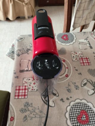 Cafetera Nespresso Essenza Mini Roja