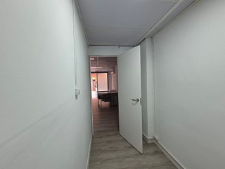 Local comercial en alquiler en Valdeacederas en Madrid