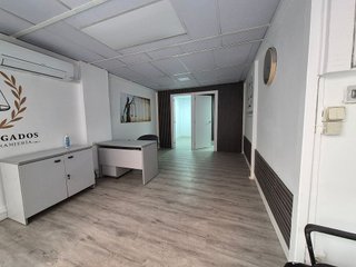 Local comercial en alquiler en Valdeacederas en Madrid