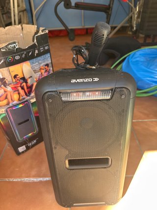 Altavoz Karaoke Avenzo con Micrófono