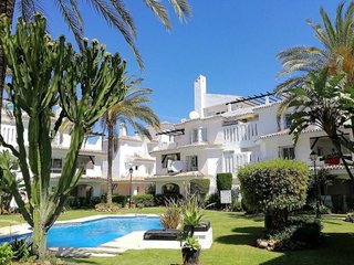 Casa adosada en venta en Los Naranjos - Las Brisas en Marbella