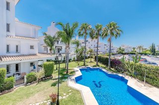 Casa adosada en venta en Los Naranjos - Las Brisas en Marbella
