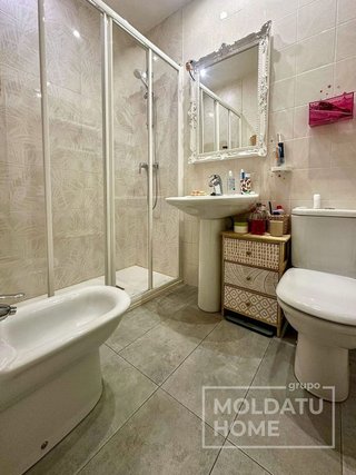 Piso en venta en San Pedro de Deusto-La Ribera en Bilbao