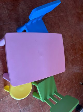 Mesa y sillas infantiles IKEA