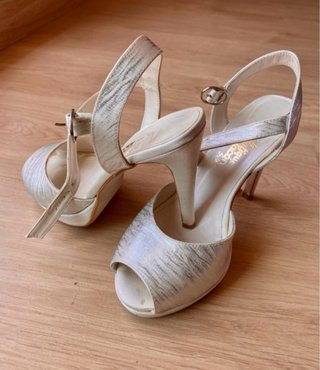 Zapatos de Fiesta plateados y blancos