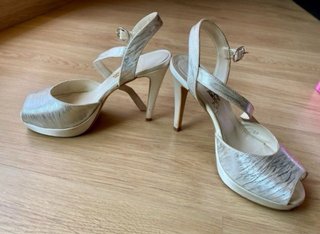 Zapatos de Fiesta plateados y blancos