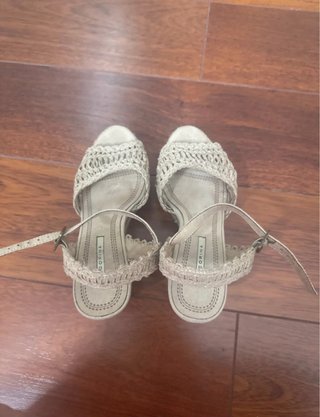 Sandalias cuña beige