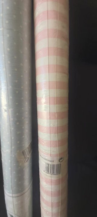 Rollos de papel pintado nuevos