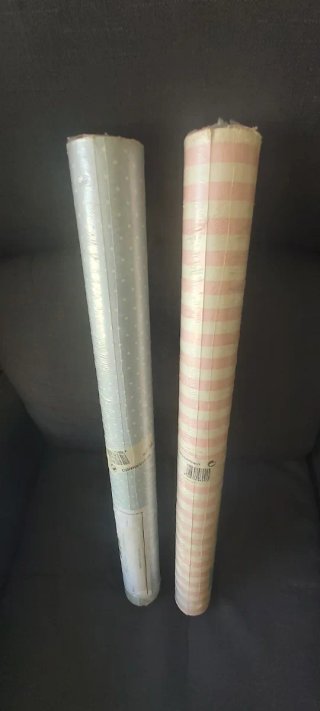 Rollos de papel pintado nuevos