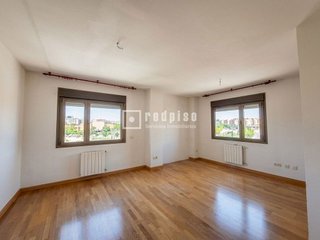 Piso en alquiler en Sanchinarro en Madrid