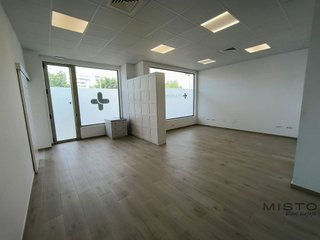 Local comercial en alquiler en Nueva Andalucía centro en Marbella