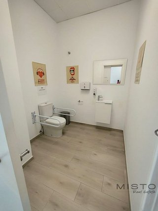 Local comercial en alquiler en Nueva Andalucía centro en Marbella