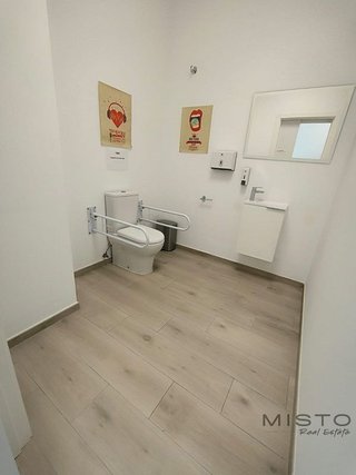 Local comercial en alquiler en Nueva Andalucía centro en Marbella