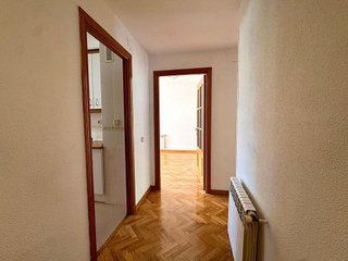 Piso en alquiler en Apóstol Santiago en Madrid